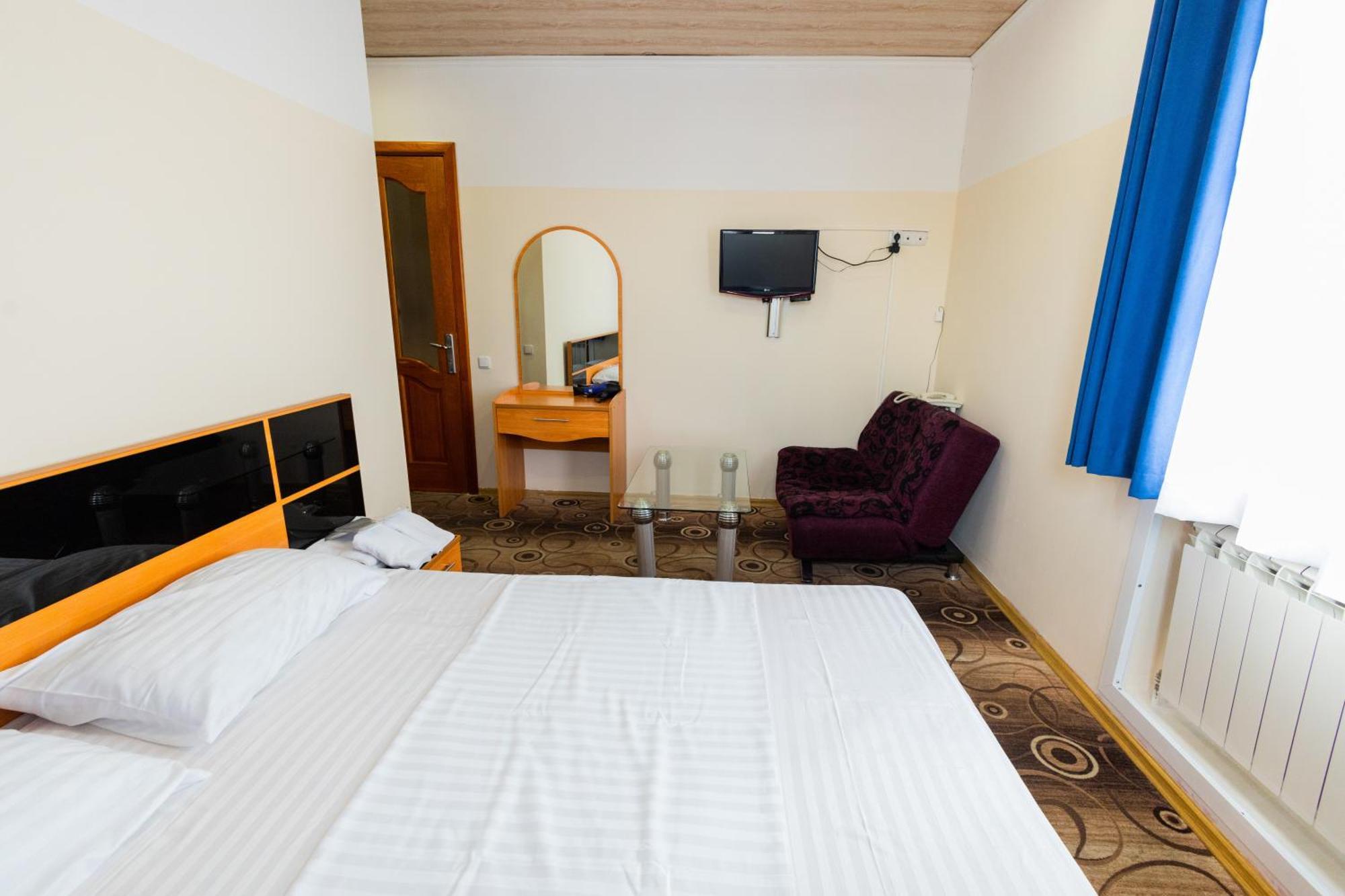 Yan Hotel 耶烈万 外观 照片