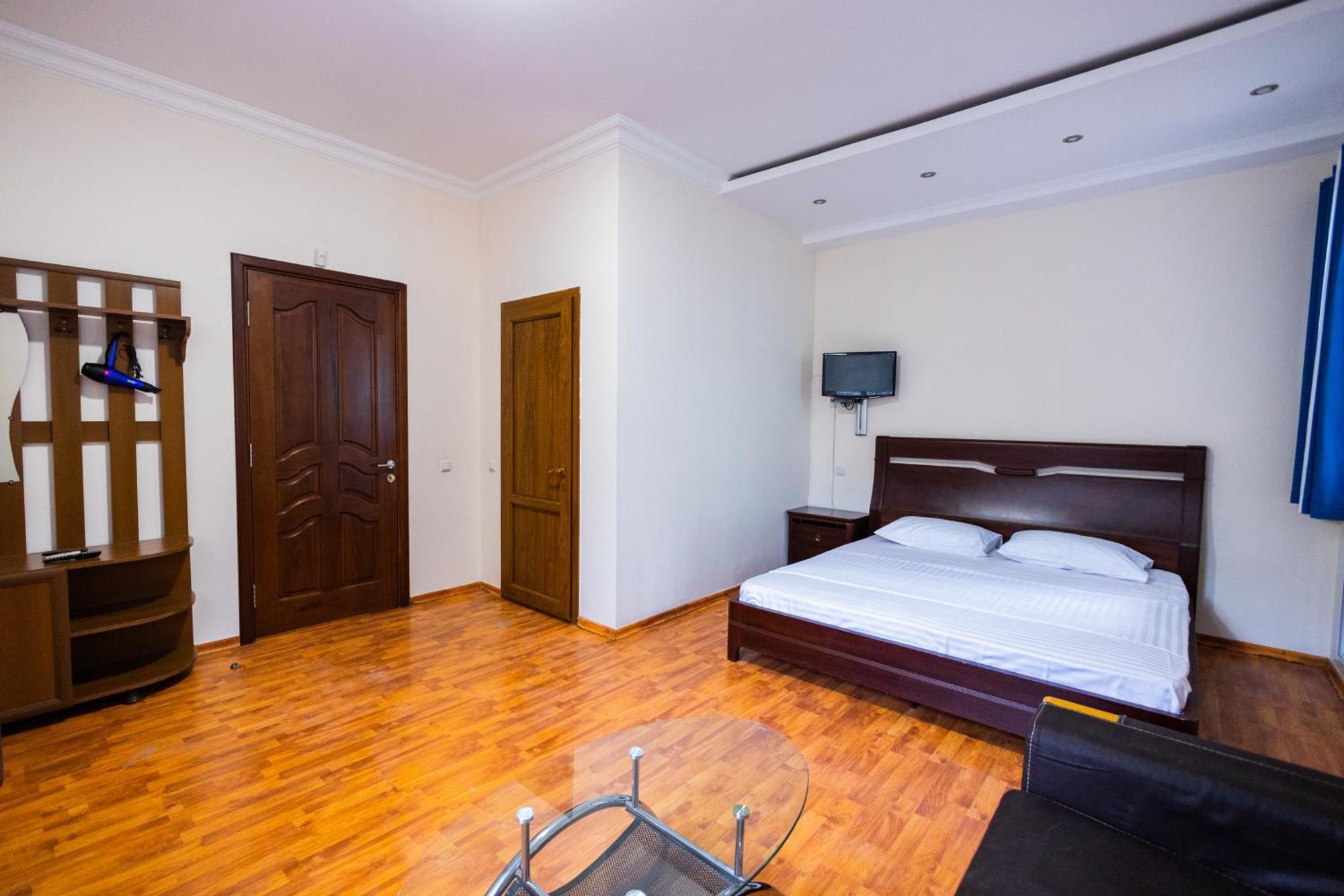 Yan Hotel 耶烈万 外观 照片