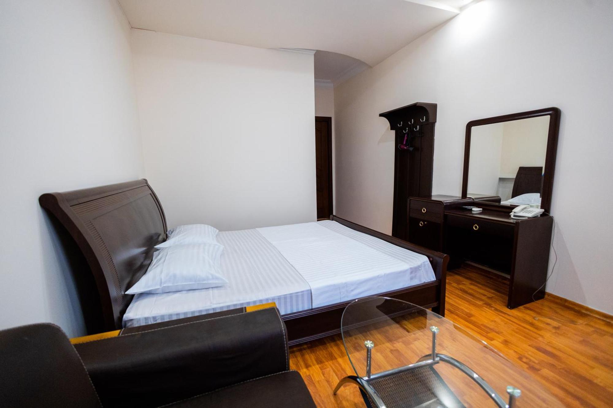 Yan Hotel 耶烈万 外观 照片